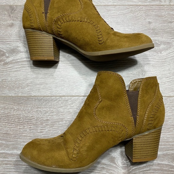 Women’s booties - Picture 4 of 4